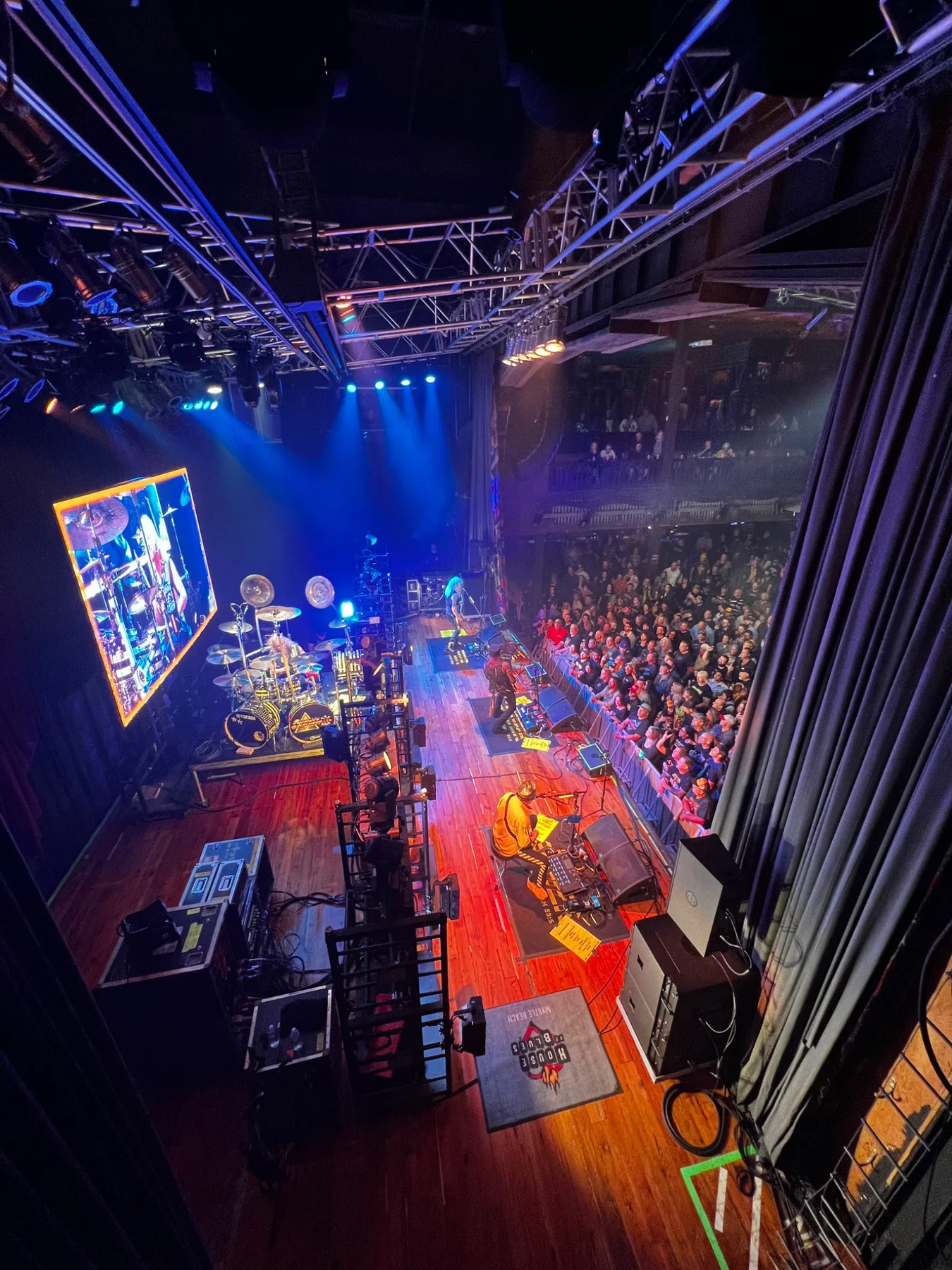 Live concert coverage connected to the Stryper documentary